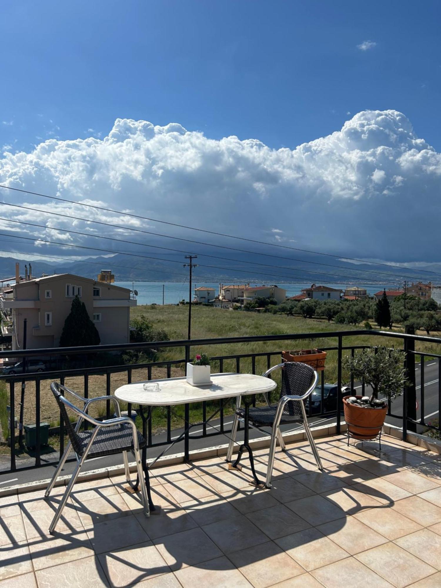 Lena S Apartment Nafpaktos Buitenkant foto